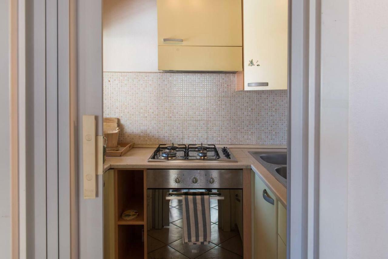 Altido Apt For 8 With Huge Terrace In Old Town Of Viareggio Bagian luar foto